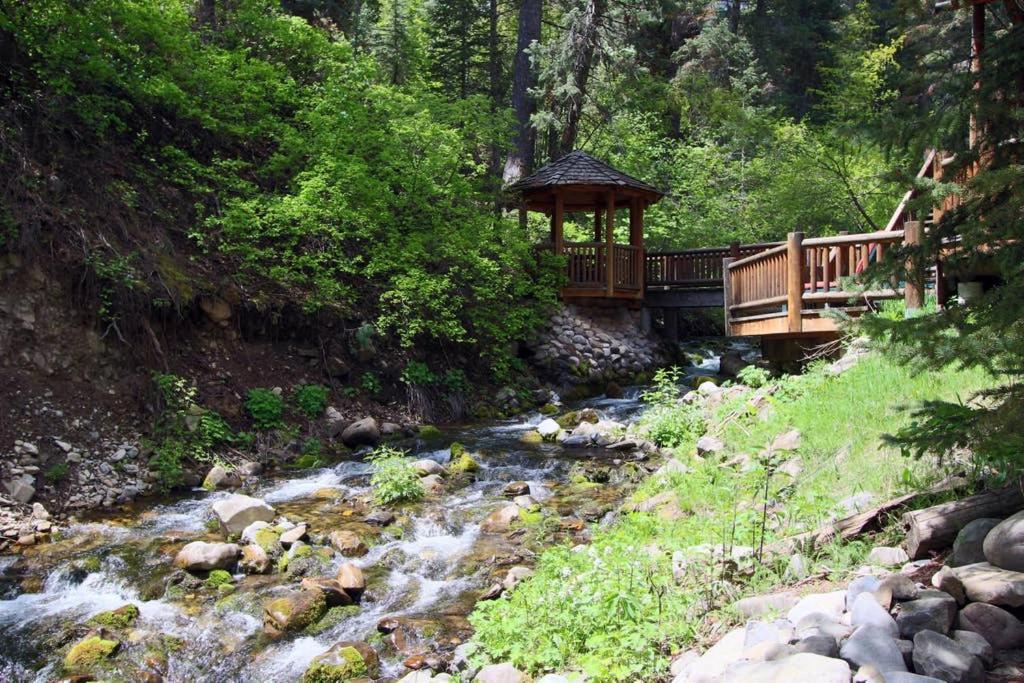 Log Cabin On The Stream Sundance, Utah Extérieur photo